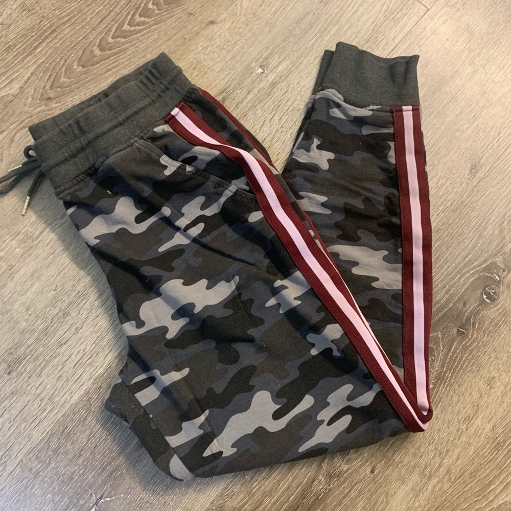 Eddie Bauer Camo Joggers EUC